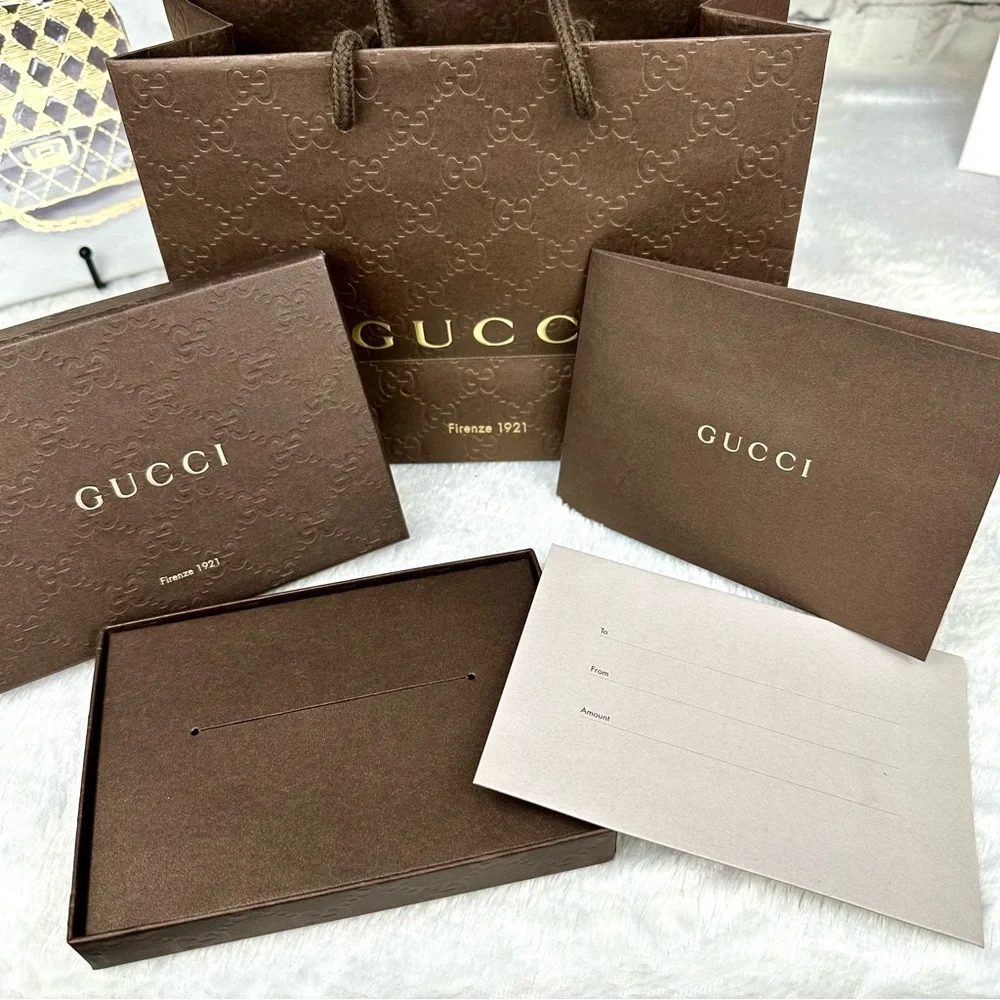 SOLD Gucci Gift Card Box, Shopping Bag and Card Set - Picture 2 of 6